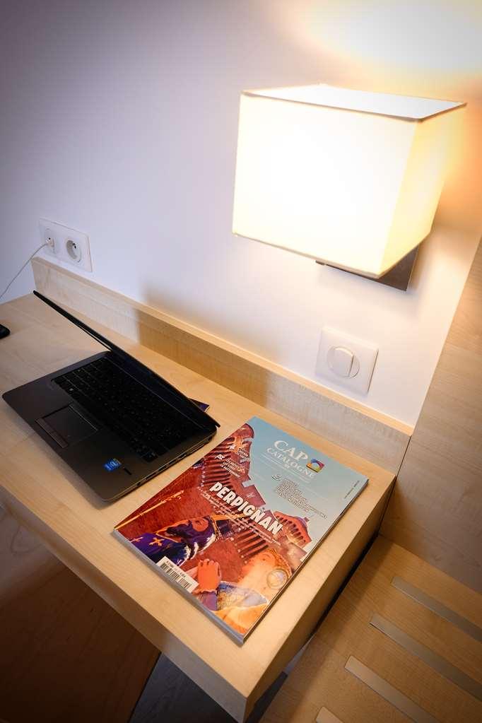Kyriad Direct Perpignan Nord - Aeroport Rivesaltes Room photo